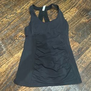 Lucy size s p Built in bra top